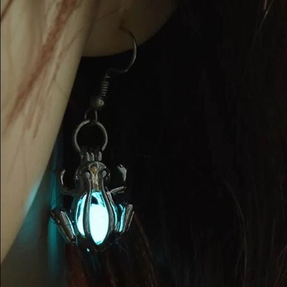 Beautiful Glow Lighted Frogs - Picture 2 of 2